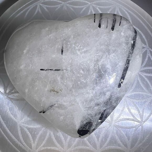 Black Rutilated Quartz Heart Carving‎ (#1) - Picture 3 of 11